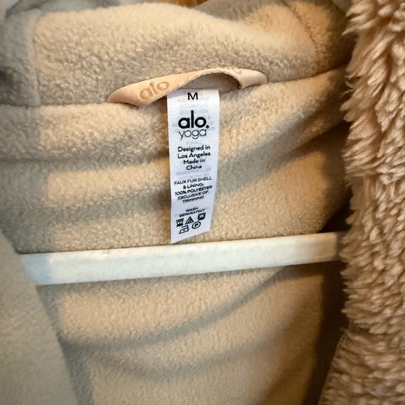 ALO Yoga Cream Teddy Jacket - M - Picture 4 of 5